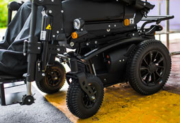Блокировка передних колес на инвалидной коляске
