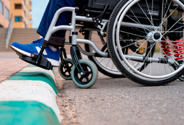 Какой привод лучше на электрической инвалидной коляске