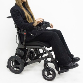 Кресло-коляска с электроприводом МЕТ CARBONYX FLO