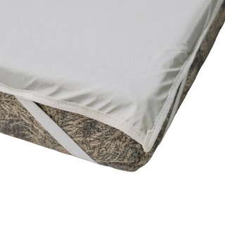 Непромокаемый наматрасник-простыня КОС с резинками по углам