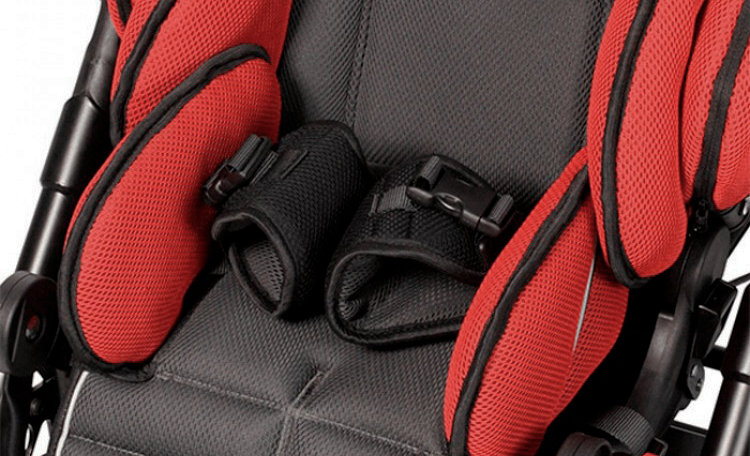 Ременный абдуктор на инвалидной коляске